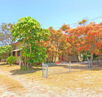 'Daves Place' 27 Rigney St - Holiday house with WIFI Aircon  Boat Parking - Sunshine Coast Tourism