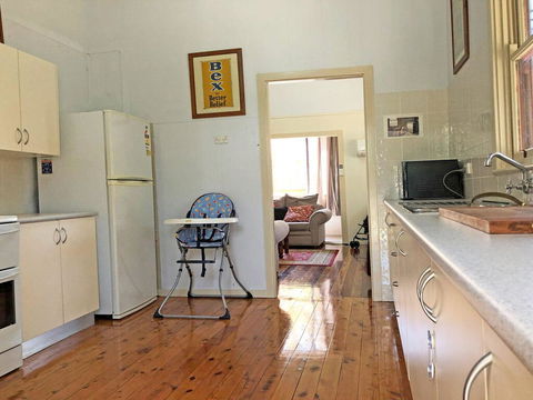 'Daves Place', 27 Rigney St - Holiday House With WIFI, Aircon & Boat Parking - Sunshine Coast Tourism 2