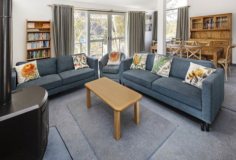 'Matilda' - Spacious & Centrally Located With Great Lake Views - Sunshine Coast Tourism 1