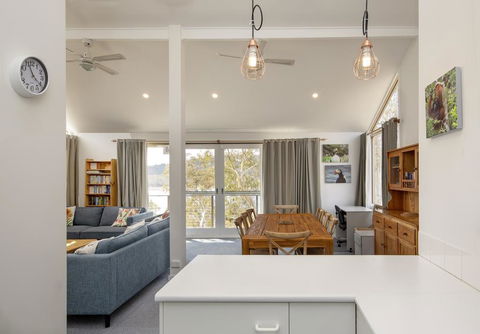 'Matilda' - Spacious & Centrally Located With Great Lake Views - Sunshine Coast Tourism 2