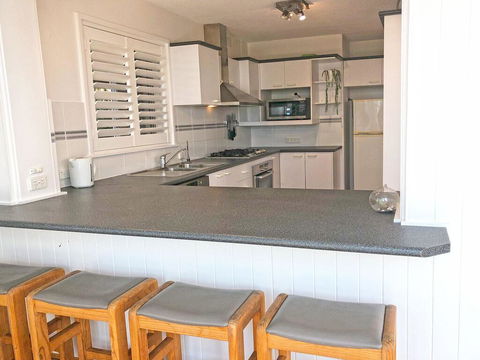 'Mooring One Downstairs', 23 Shoal Bay Rd - Fantastic Ground Floor Duplex With Views, WIFI And Air Conditioning - Sunshine Coast Tourism 2