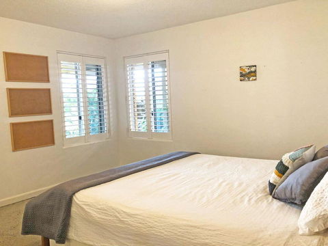 'Mooring One Downstairs', 23 Shoal Bay Rd - Fantastic Ground Floor Duplex With Views, WIFI And Air Conditioning - Sunshine Coast Tourism 3