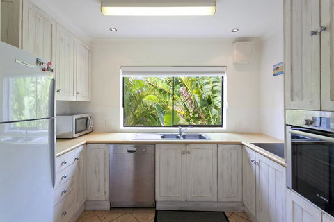 'Pandanus Cove' Apartment 5 - Holiday Sunshine Coast 3