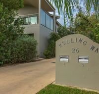 'Rolling Waves 2' on Ocean Drive - Sunshine Coast Tourism