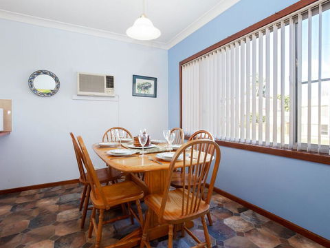 'Rutland', 1/13 Cromarty Road - Pet Friendly, Boat Parking, Water Views, Air Con - Sunshine Coast Tourism 1