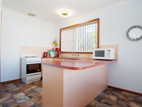 'Rutland', 1/13 Cromarty Road - Pet Friendly, Boat Parking, Water Views, Air Con - Sunshine Coast Tourism 2