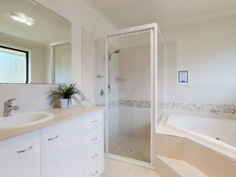 'Sandy Point Haven', 21a Sandy Point Rd - Stylish Haven With WIFI, Air Conditioning & Water Views - Sunshine Coast Tourism 1