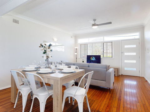 'Shoalz', 28 Rigney Street - Renovated Pet Friendly Cottage & Boat Parking - Sunshine Coast Tourism 2