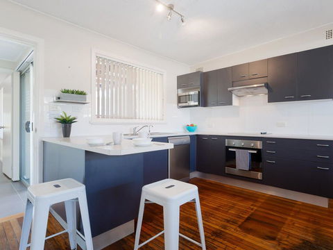 'Shoalz', 28 Rigney Street - Renovated Pet Friendly Cottage & Boat Parking - Sunshine Coast Tourism 3