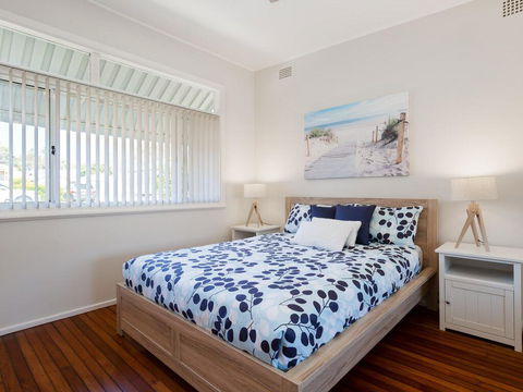 'Shoalz', 28 Rigney Street - Renovated Pet Friendly Cottage & Boat Parking - Sunshine Coast Tourism 1
