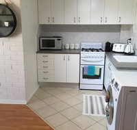 'The Mount' Trendy with City Views - Sunshine Coast Tourism