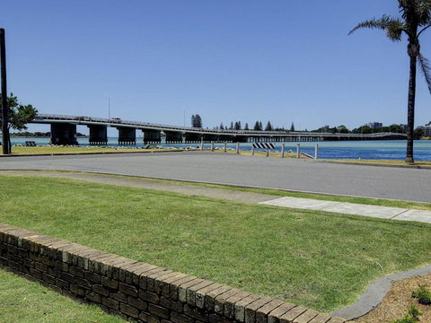 'Time And Tide' 1 - Ground Floor With Water Views - Holiday Sunshine Coast 2