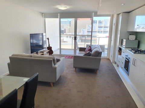 (just Listed) Bolton St 1br 350m Walk To Newcastle Beach +++ Wifi End Eand - Sunshine Coast Tourism 3