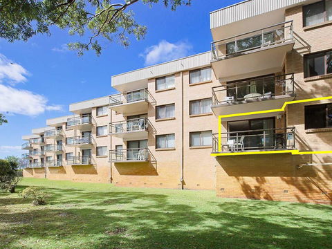 1 'Intrepid', 3 Intrepid Close - Amazing Views Of Shoal Bay, Only 100m From The Beach - Sunshine Coast Tourism 3