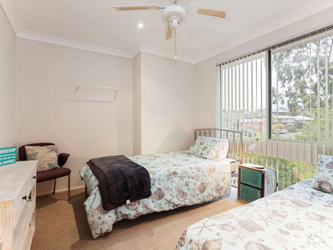 1 'Kooringal', 105 Soldiers Point Road - Waterfront Unit Wth Aircon - Sunshine Coast Tourism 2