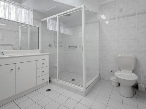 1 'Laman Lodge', 15 Laman Street - Stunning Air Conditioned Unit With Water Views And WIFI - Sunshine Coast Tourism 1