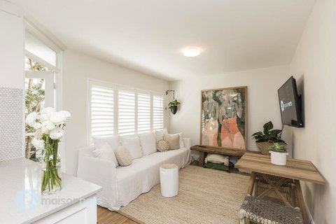 1 Bdrm Manly Beachside Apt With Parking - Holiday Sunshine Coast 0