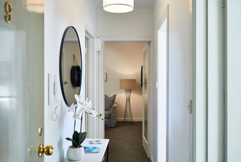 1 Bedroom Apt With Parking Stroll To Elwood Beach - Sunshine Coast Tourism 1