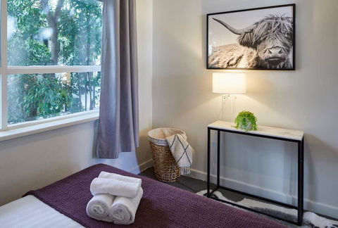 1 Bedroom Apt With Parking Stroll To Elwood Beach - Sunshine Coast Tourism 3