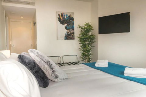1 Bedroom Studio Apartment Near Eagle Street - Sunshine Coast Tourism 0