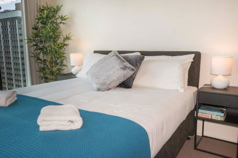 1 Bedroom Studio Apartment Near Eagle Street - Sunshine Coast Tourism 1