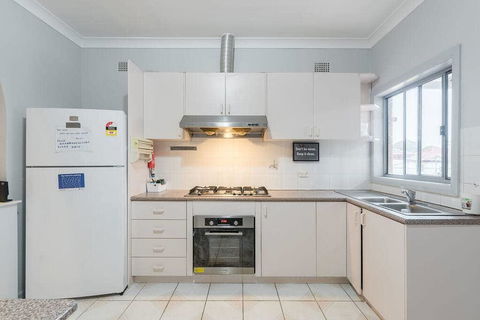 1 Double Quaint Private Room Near Public Bus Transport - SHAREHOUSE - Sunshine Coast Tourism 2