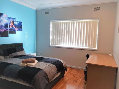 1 Double Quaint Private Room Near Public Bus Transport - SHAREHOUSE - Sunshine Coast Tourism 0