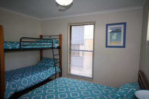 1 Naiad Court - Lowset Family Home With Swimming Pool And Covered Deck. Pet Friendly - Holiday Sunshine Coast 0
