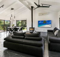 1 Oak - Rye Back Beach Accommodation - Holiday Sunshine Coast