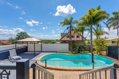 1-33 Tingira Close - Rainbow Beach, Gorgeous Ocean Views, Swimming Pool, Air Conditioning - Holiday Sunshine Coast 3