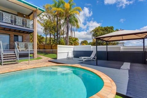 1-33 Tingira Close - Rainbow Beach, Gorgeous Ocean Views, Swimming Pool, Air Conditioning - Holiday Sunshine Coast 2