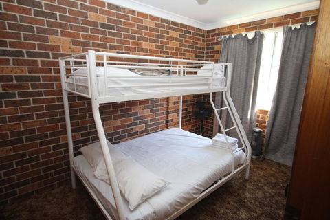 1/2 Brunswick Avenue - Sunshine Coast Tourism 2