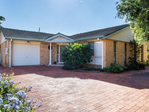 1/4 Huntly Close - Sunshine Coast Tourism 0