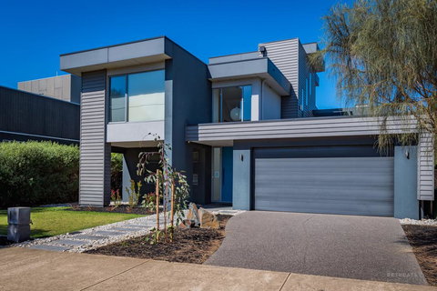 10 Sands Bvd - Sunshine Coast Tourism 1