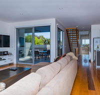 10 Sands Bvd - Holiday Sunshine Coast