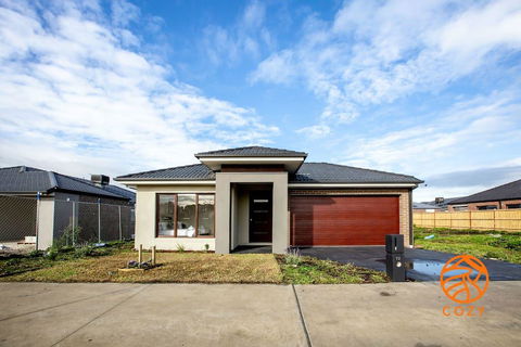 109, Cozy Cranbourne Family House, 5Bed2Bath2Parking - Holiday Sunshine Coast 2
