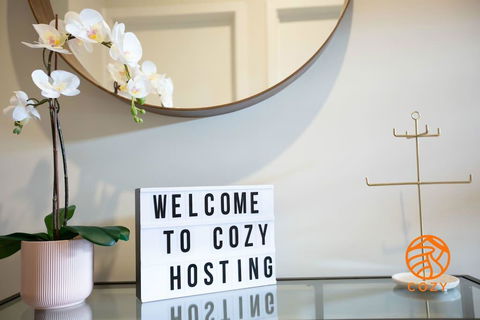 109, Cozy Cranbourne Family House, 5Bed2Bath2Parking - Holiday Sunshine Coast 1