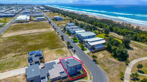 12 Sunfish Lane Beachshack - Holiday Sunshine Coast 0