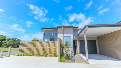 12 Sunfish Lane Beachshack - Holiday Sunshine Coast 2