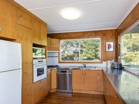 12 Yarrong Road - Holiday Sunshine Coast 3