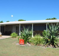 12 Zircon Street - Renovated beach shack with the perfect blend of comfort and coastal cool - Sunshine Coast Tourism