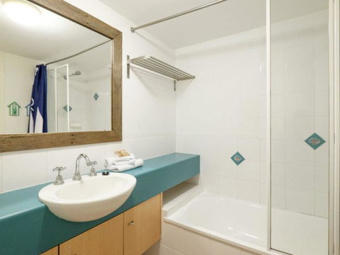 13 Pt Lookout Beach Resort - Sunshine Coast Tourism 1