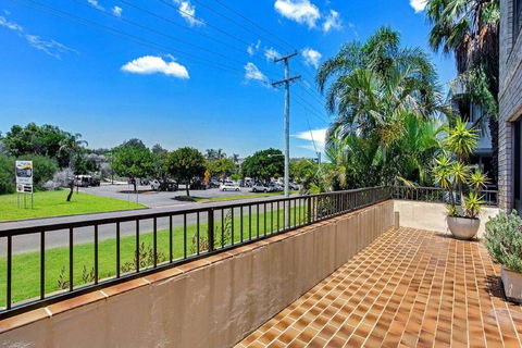 14 'THE DUNES', 38 MARINE DR - LARGE UNIT WITH POOL, TENNIS COURT AND DIRECTLY ACROSS FROM FINGAL - Holiday Sunshine Coast 2