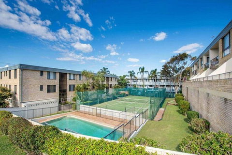 14 'THE DUNES', 38 MARINE DR - LARGE UNIT WITH POOL, TENNIS COURT AND DIRECTLY ACROSS FROM FINGAL - Holiday Sunshine Coast 0