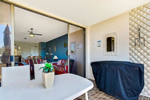 14 'THE DUNES', 38 MARINE DR - LARGE UNIT WITH POOL, TENNIS COURT AND DIRECTLY ACROSS FROM FINGAL - Holiday Sunshine Coast 1
