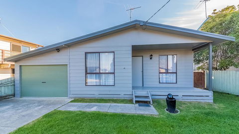 14 Lansell Road, Cowes - Sunshine Coast Tourism 3
