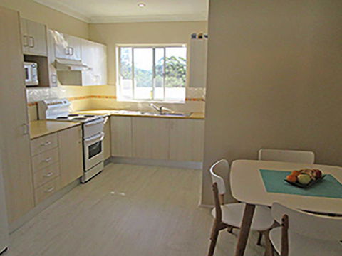15 'Kanangra', 39 Soldiers Point Road - Fantastic Unit Right On The Water - Sunshine Coast Tourism 3