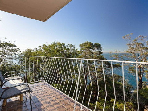 15 'Thurlow Lodge', 6 Thurlow Avenue - Fantastic Unit With Water Views & Pool In Complex - Sunshine Coast Tourism 1