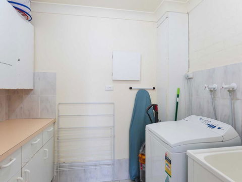 16 'The Moorings' 4 Cromarty Road - Waterfront Property With Pool & Air Conditioning - Sunshine Coast Tourism 2