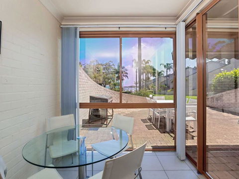 16 'The Moorings' 4 Cromarty Road - Waterfront Property With Pool & Air Conditioning - Sunshine Coast Tourism 3